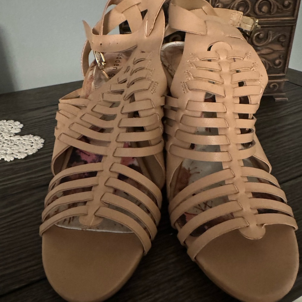 Sandals madden girl size 9